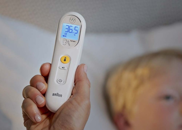 braun bezkontaktní teploměr pro děti